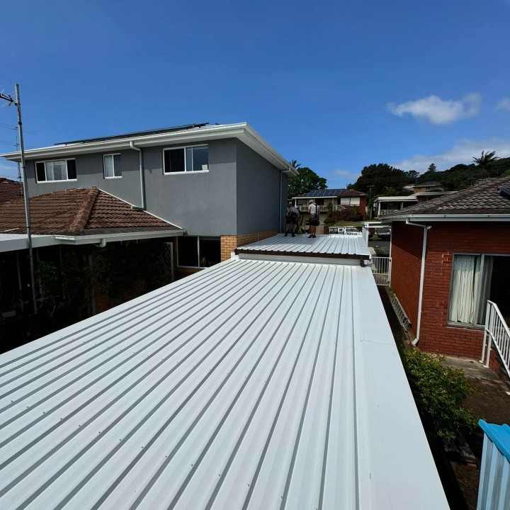 New metal extension roof joined to existing Illawarra home